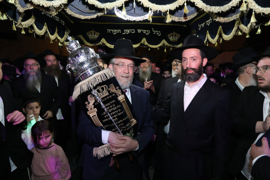 תהלוכת הכנסת ספר התורה בביתר עילית לע"נ אברימי דור ז"ל