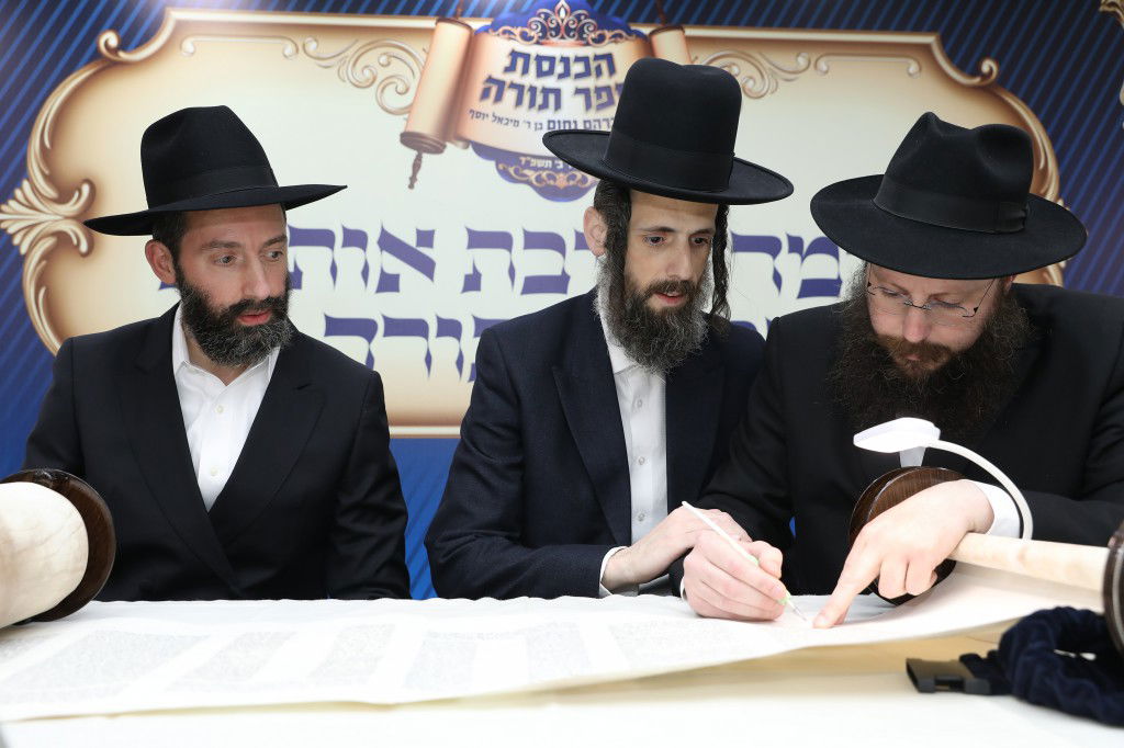 תהלוכת הכנסת ספר התורה בביתר עילית לע"נ אברימי דור ז"ל