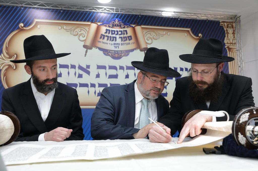 תהלוכת הכנסת ספר התורה בביתר עילית לע"נ אברימי דור ז"ל