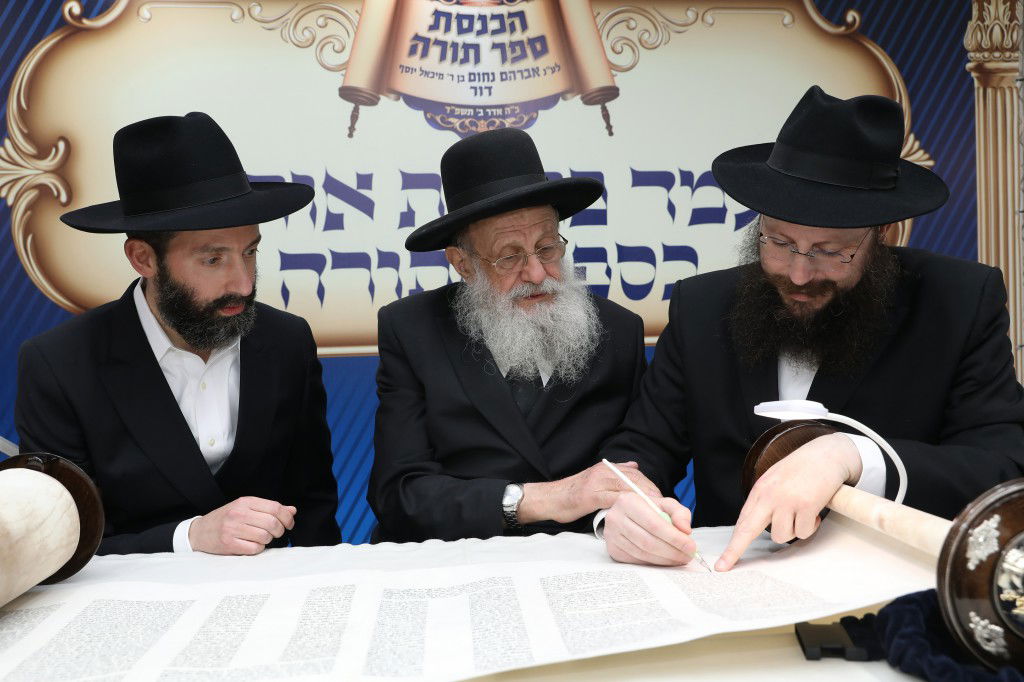 תהלוכת הכנסת ספר התורה בביתר עילית לע"נ אברימי דור ז"ל