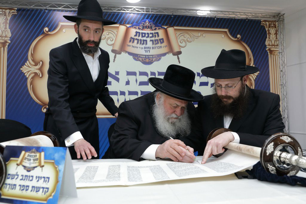 תהלוכת הכנסת ספר התורה בביתר עילית לע"נ אברימי דור ז"ל