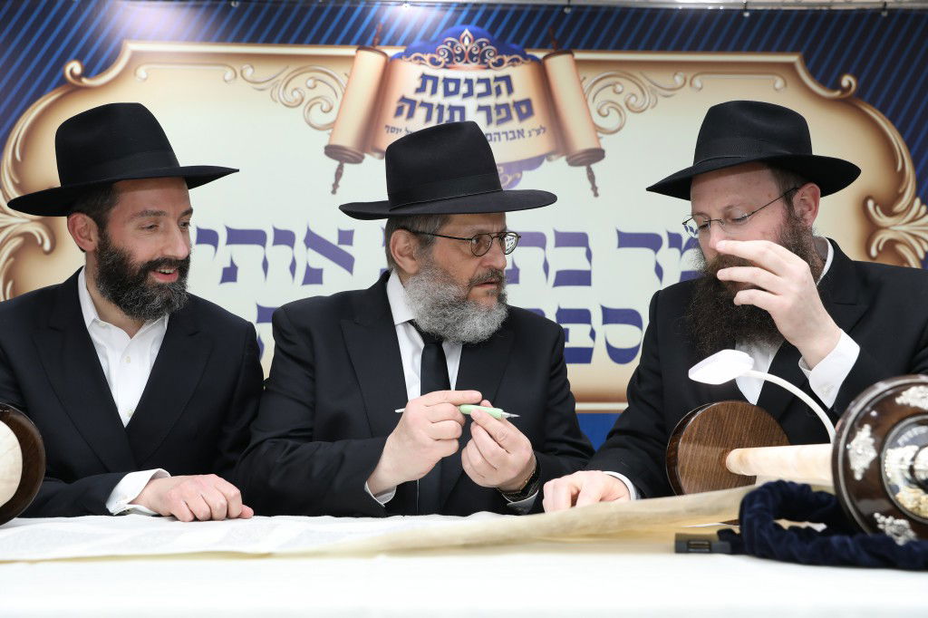 תהלוכת הכנסת ספר התורה בביתר עילית לע"נ אברימי דור ז"ל