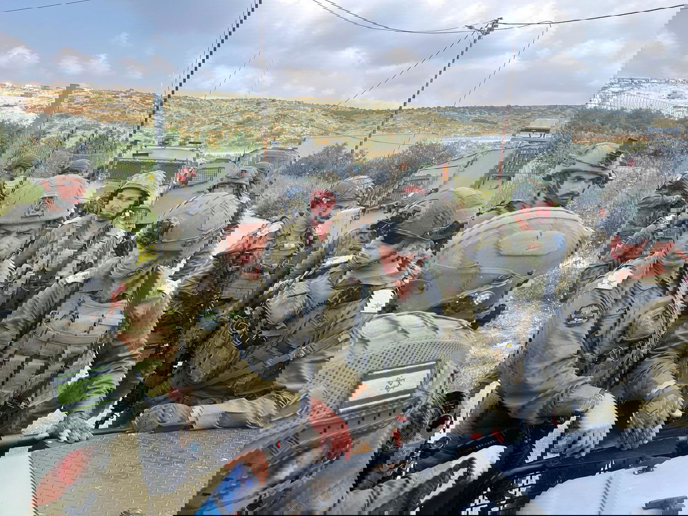 הערכת מצב בזירת הפיגוע בכביש 55