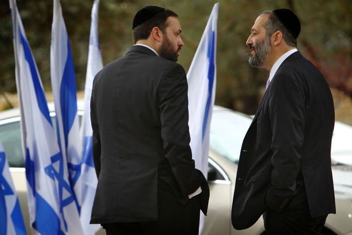 אין מרחב תמרון. אריה דרעי ואריאל אטיאס