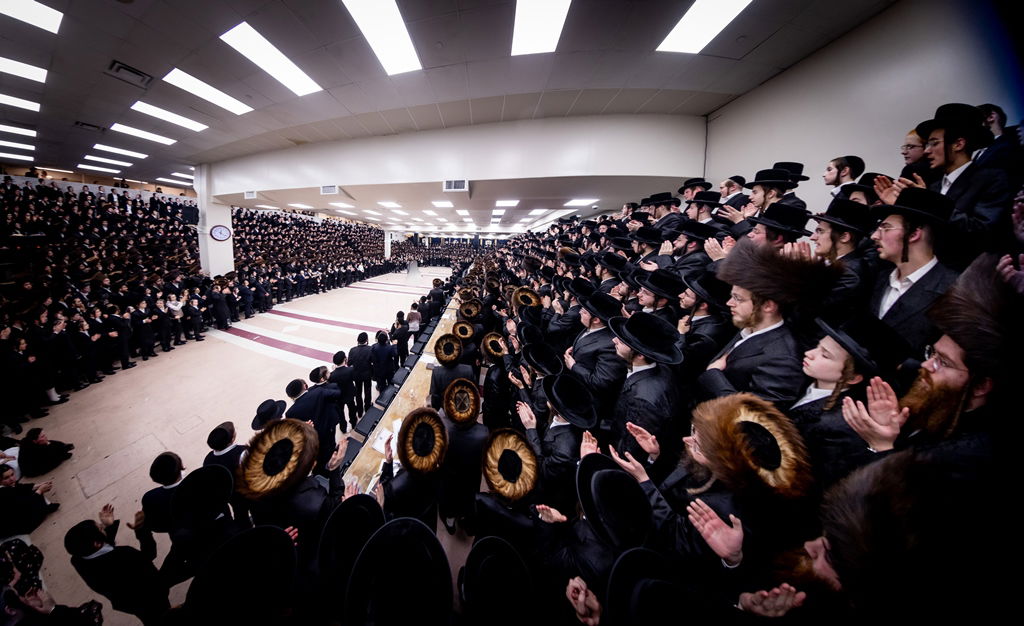 חתונת נכדת האדמו"ר מבאבוב 45: הילדים פיזזו עם הדמיית בית המדרש החדש