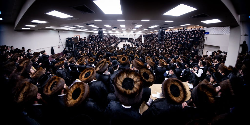 חתונת נכדת האדמו"ר מבאבוב 45: הילדים פיזזו עם הדמיית בית המדרש החדש