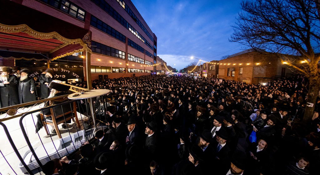 חתונת נכדת האדמו"ר מבאבוב 45: הילדים פיזזו עם הדמיית בית המדרש החדש