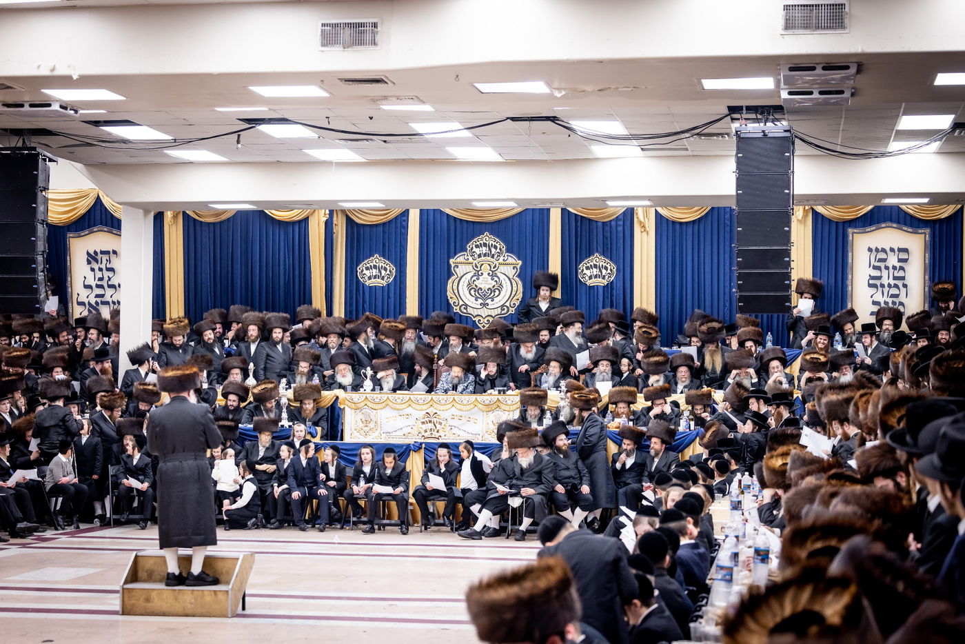 חתונת נכדת האדמו"ר מבאבוב 45: הילדים פיזזו עם הדמיית בית המדרש החדש