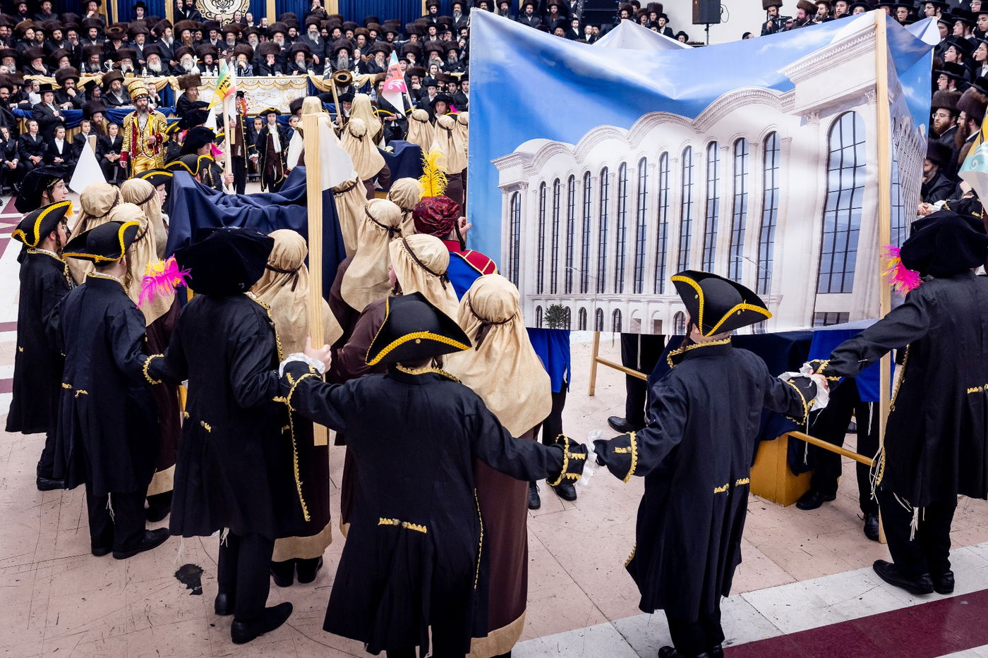 חתונת נכדת האדמו"ר מבאבוב 45: הילדים פיזזו עם הדמיית בית המדרש החדש