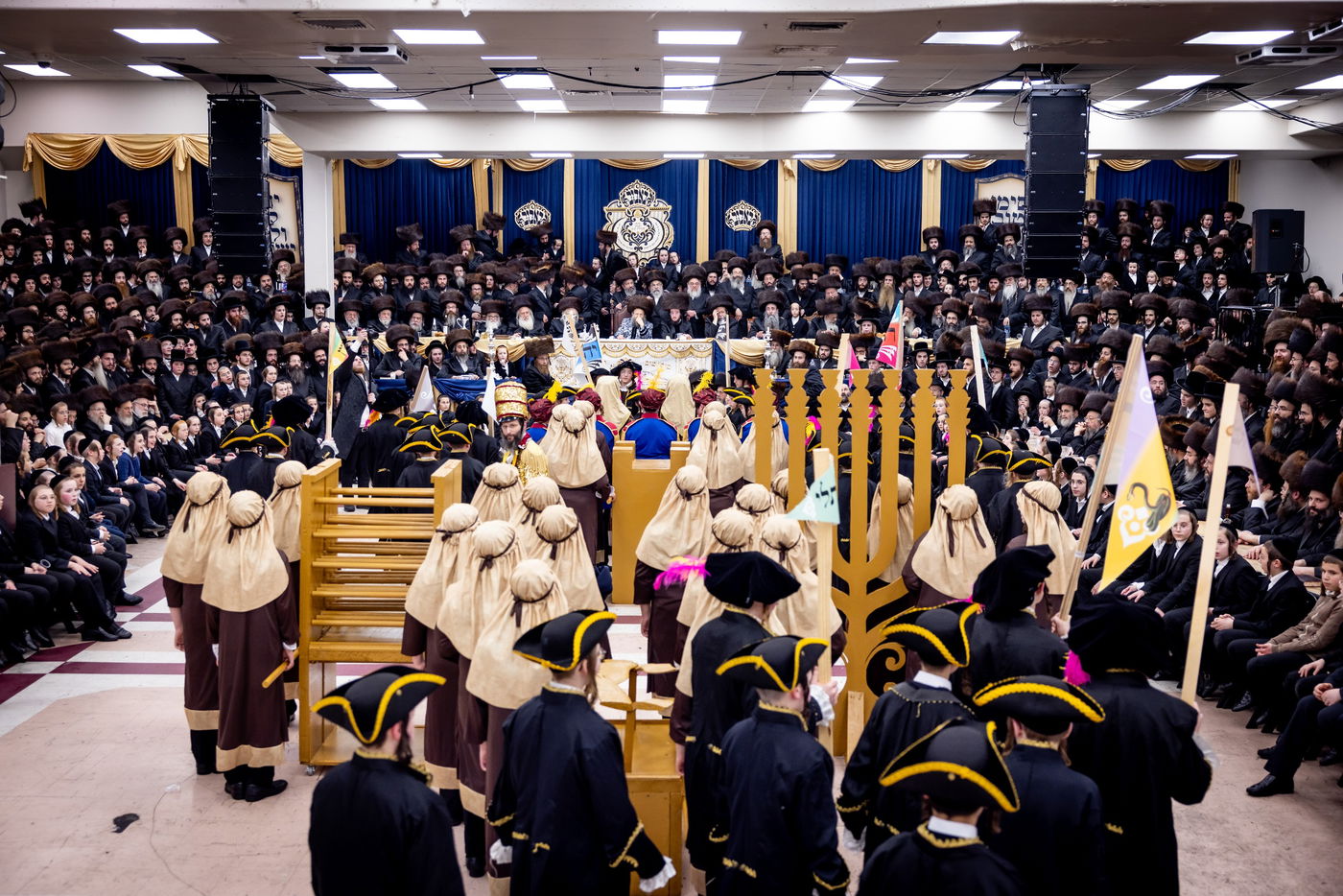 חתונת נכדת האדמו"ר מבאבוב 45: הילדים פיזזו עם הדמיית בית המדרש החדש