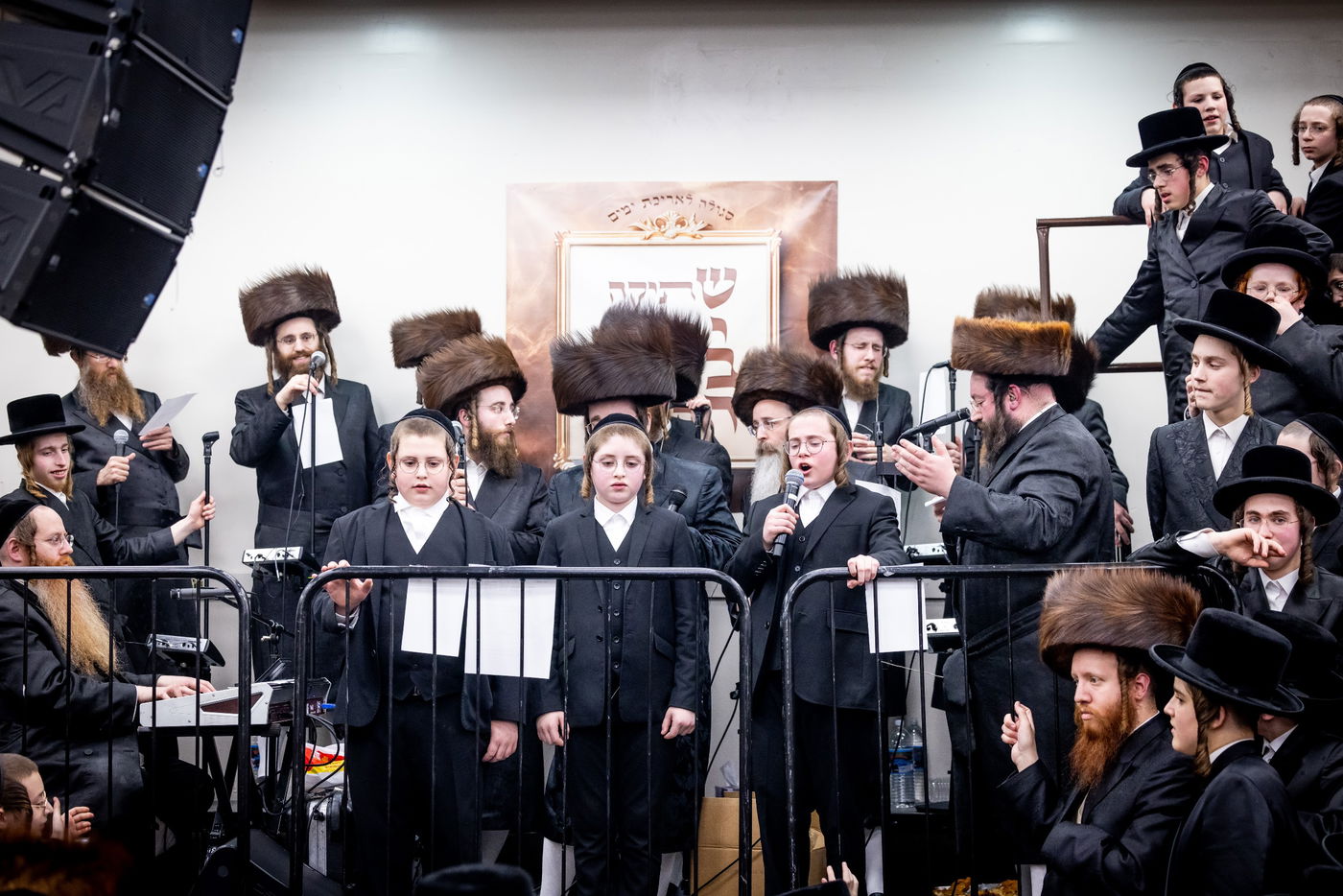 חתונת נכדת האדמו"ר מבאבוב 45: הילדים פיזזו עם הדמיית בית המדרש החדש