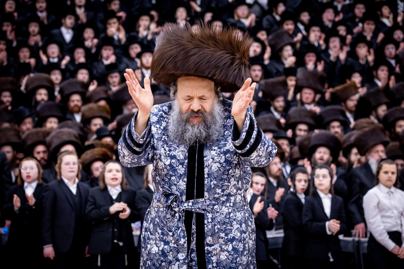 חתונת נכדת האדמו"ר מבאבוב 45: הילדים פיזזו עם הדמיית בית המדרש החדש