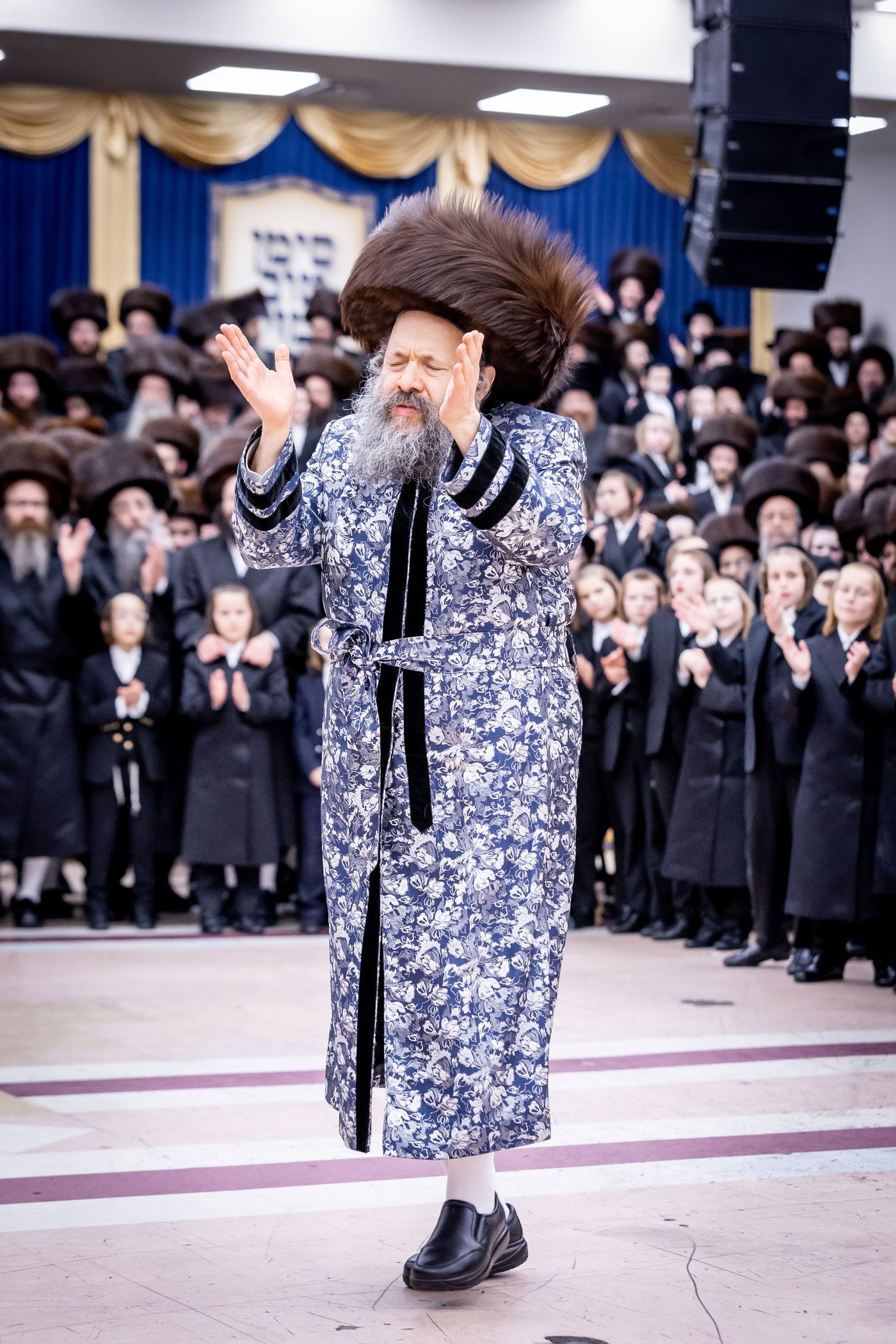 חתונת נכדת האדמו"ר מבאבוב 45: הילדים פיזזו עם הדמיית בית המדרש החדש