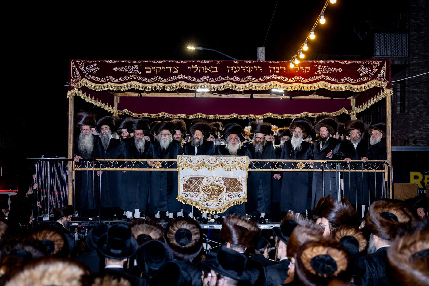 חתונת נכדת האדמו"ר מבאבוב 45: הילדים פיזזו עם הדמיית בית המדרש החדש