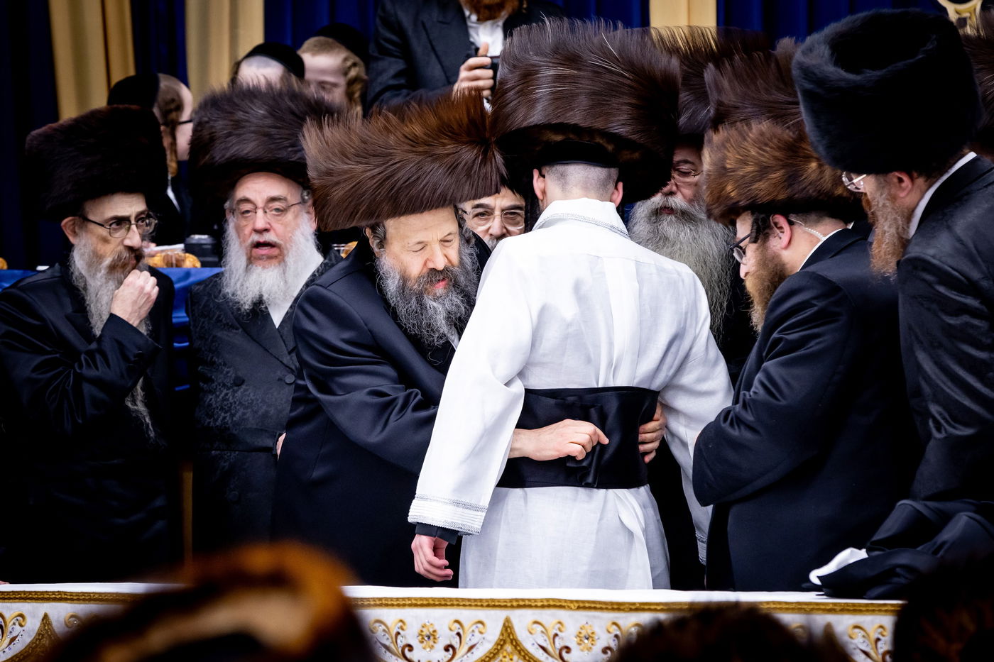 חתונת נכדת האדמו"ר מבאבוב 45: הילדים פיזזו עם הדמיית בית המדרש החדש