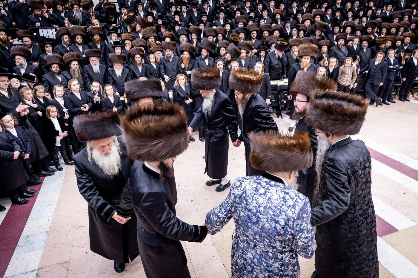 חתונת נכדת האדמו"ר מבאבוב 45: הילדים פיזזו עם הדמיית בית המדרש החדש