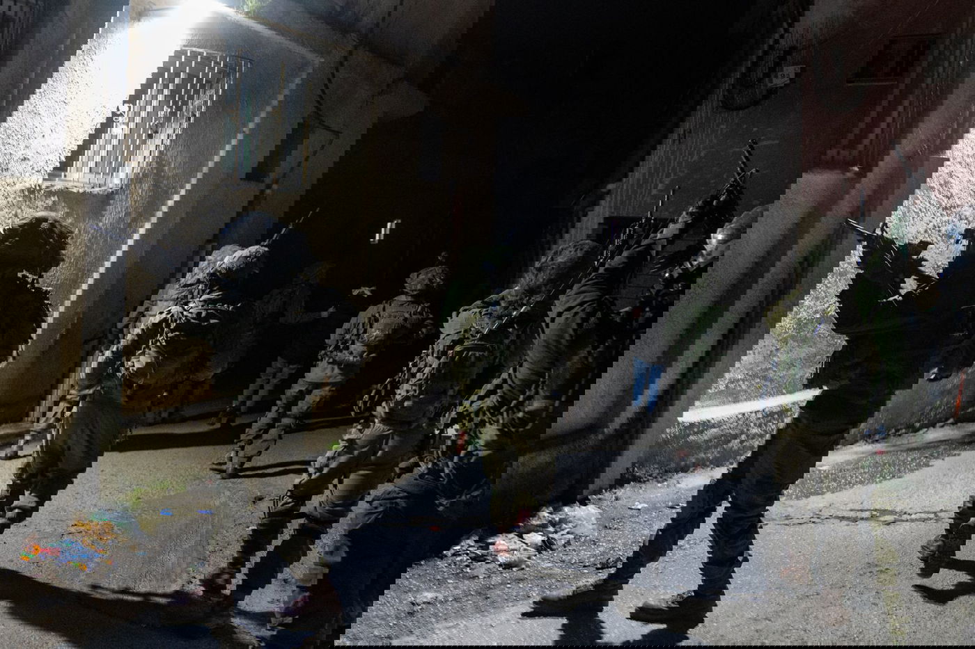 מעצר מבוקשים