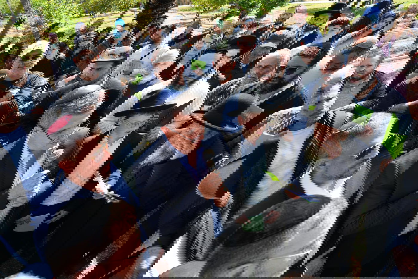 קידוש ה' בגן הציבורי ברמת גן - מאות התאספו לברכת האילנות 