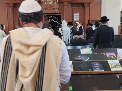 חסידי ברסלב בציון רבי נחמן באומן