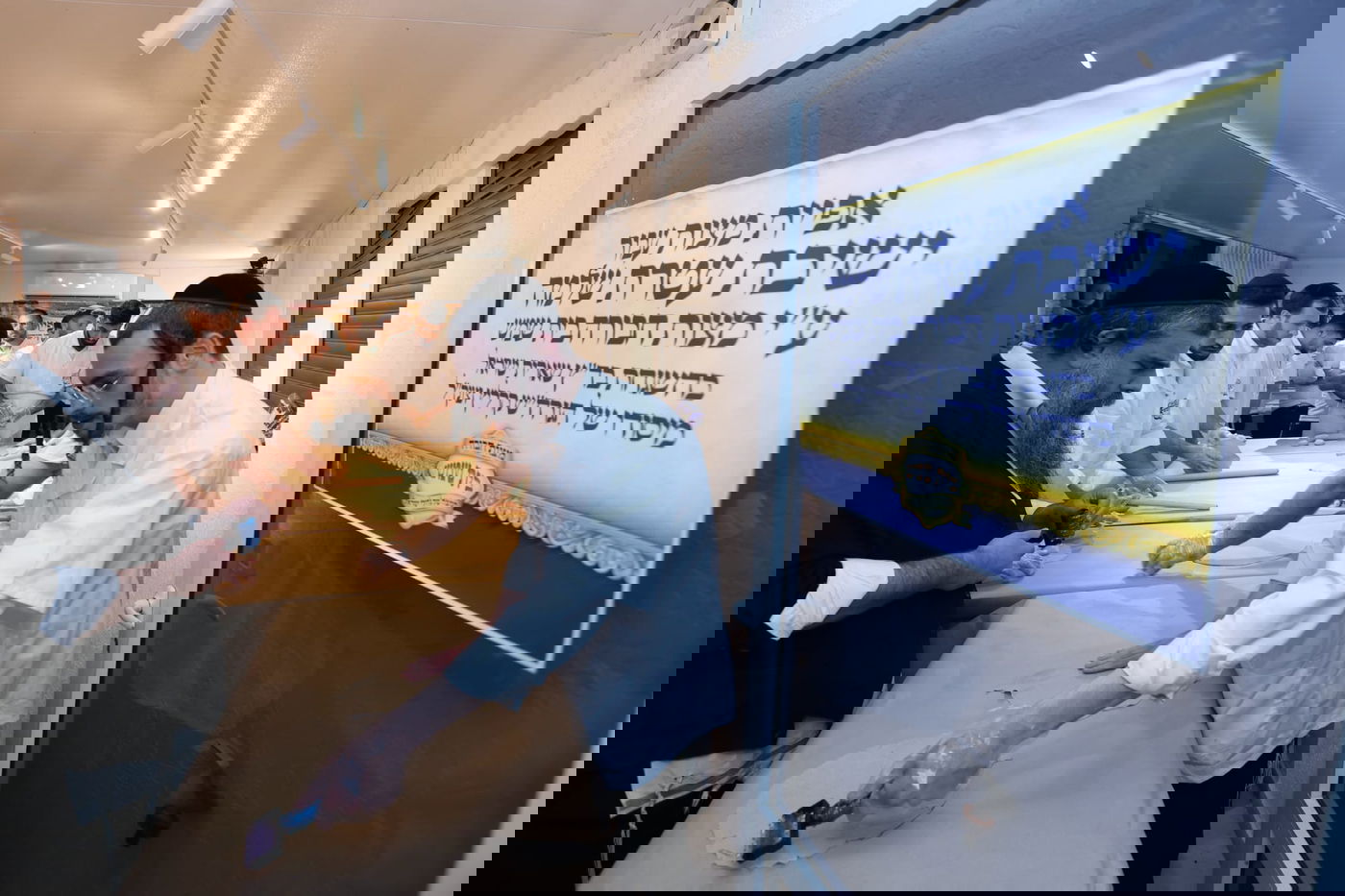 הגרש"ב סורוצקין באפיית מצות במעונו של הגר"ד קוק ותיעוד משאיבת "מים שלנו" ע"י הגר"ד קוק מהכנרת