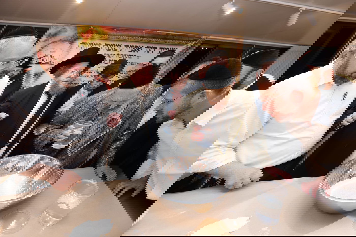 הגרש"ב סורוצקין באפיית מצות במעונו של הגר"ד קוק ותיעוד משאיבת "מים שלנו" ע"י הגר"ד קוק מהכנרת