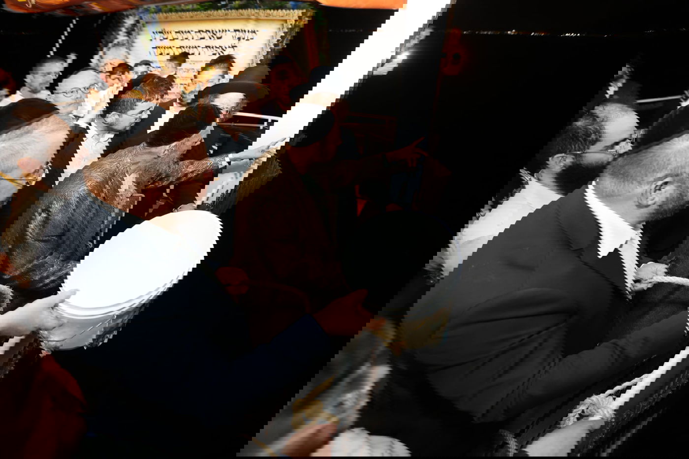 הגרש"ב סורוצקין באפיית מצות במעונו של הגר"ד קוק ותיעוד משאיבת "מים שלנו" ע"י הגר"ד קוק מהכנרת