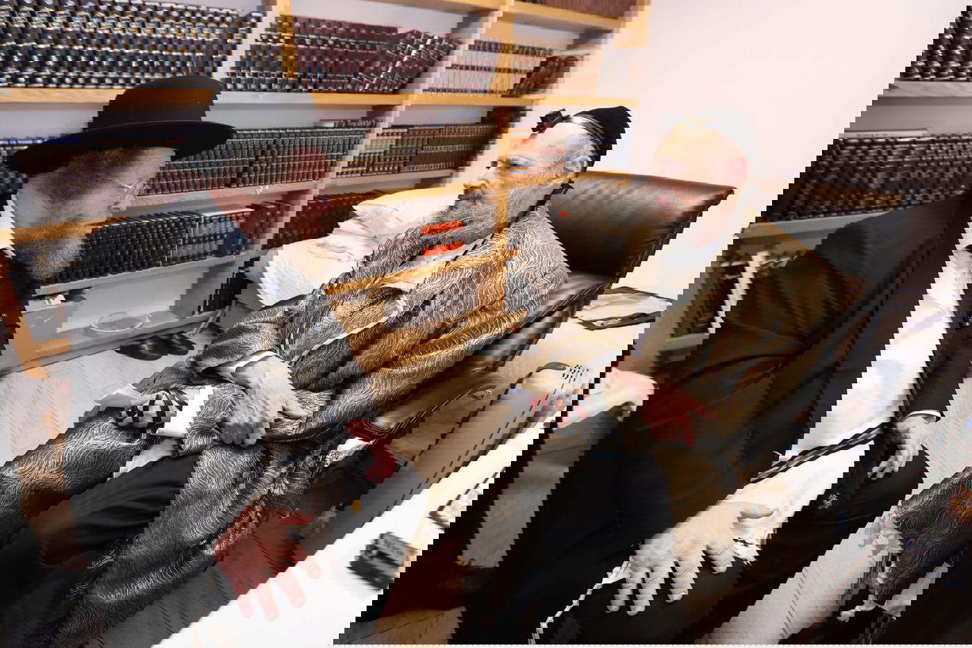 הגרש"ב סורוצקין באפיית מצות במעונו של הגר"ד קוק ותיעוד משאיבת "מים שלנו" ע"י הגר"ד קוק מהכנרת