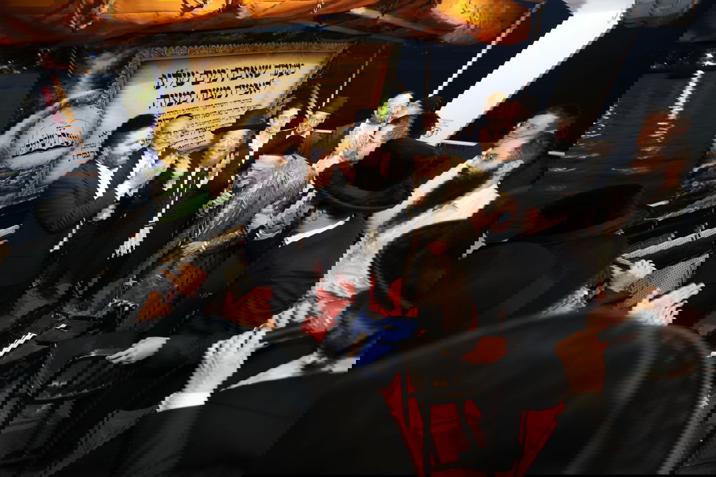 הגרש"ב סורוצקין באפיית מצות במעונו של הגר"ד קוק ותיעוד משאיבת "מים שלנו" ע"י הגר"ד קוק מהכנרת