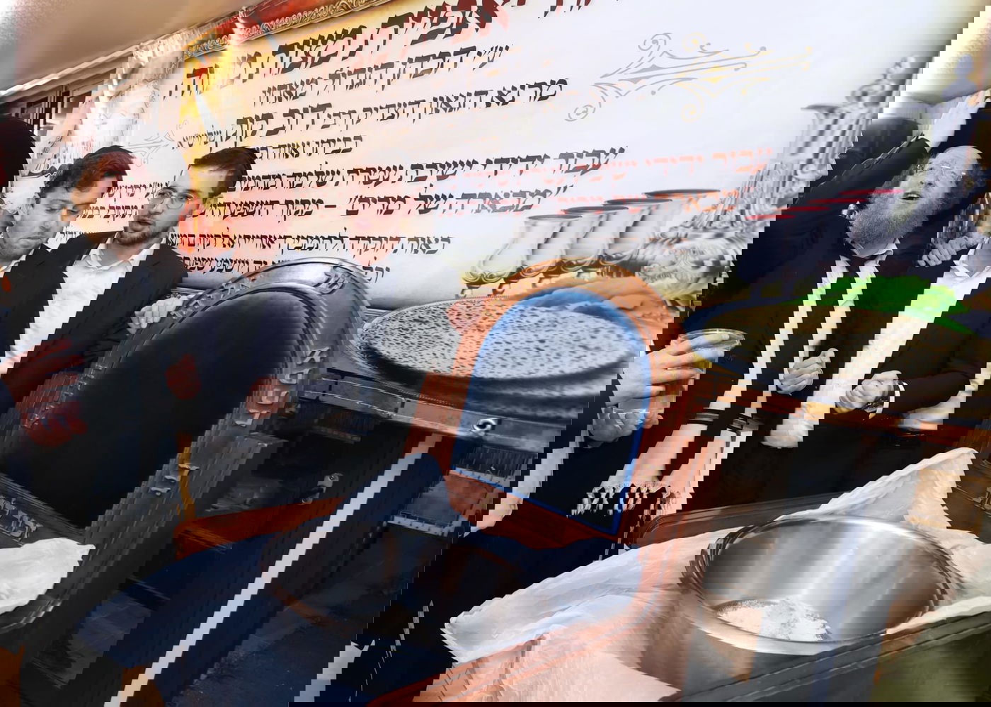 הגרש"ב סורוצקין באפיית מצות במעונו של הגר"ד קוק ותיעוד משאיבת "מים שלנו" ע"י הגר"ד קוק מהכנרת