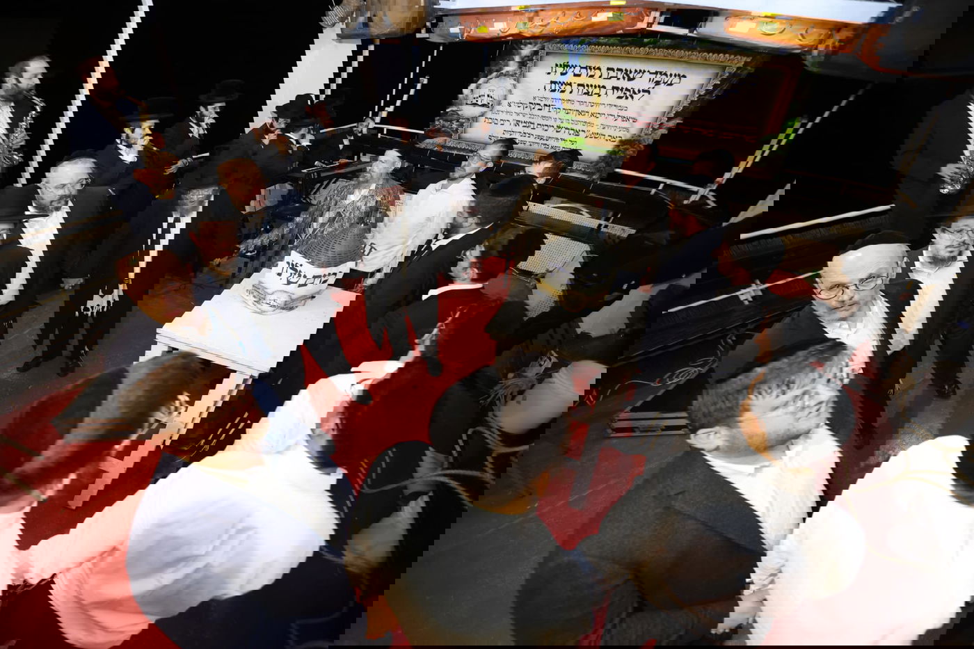 הגרש"ב סורוצקין באפיית מצות במעונו של הגר"ד קוק ותיעוד משאיבת "מים שלנו" ע"י הגר"ד קוק מהכנרת