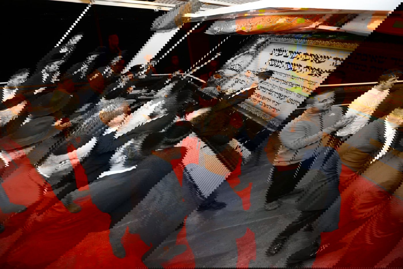 הגרש"ב סורוצקין באפיית מצות במעונו של הגר"ד קוק ותיעוד משאיבת "מים שלנו" ע"י הגר"ד קוק מהכנרת