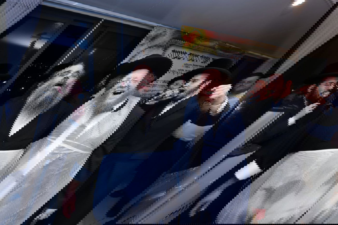 הגרש"ב סורוצקין באפיית מצות במעונו של הגר"ד קוק ותיעוד משאיבת "מים שלנו" ע"י הגר"ד קוק מהכנרת