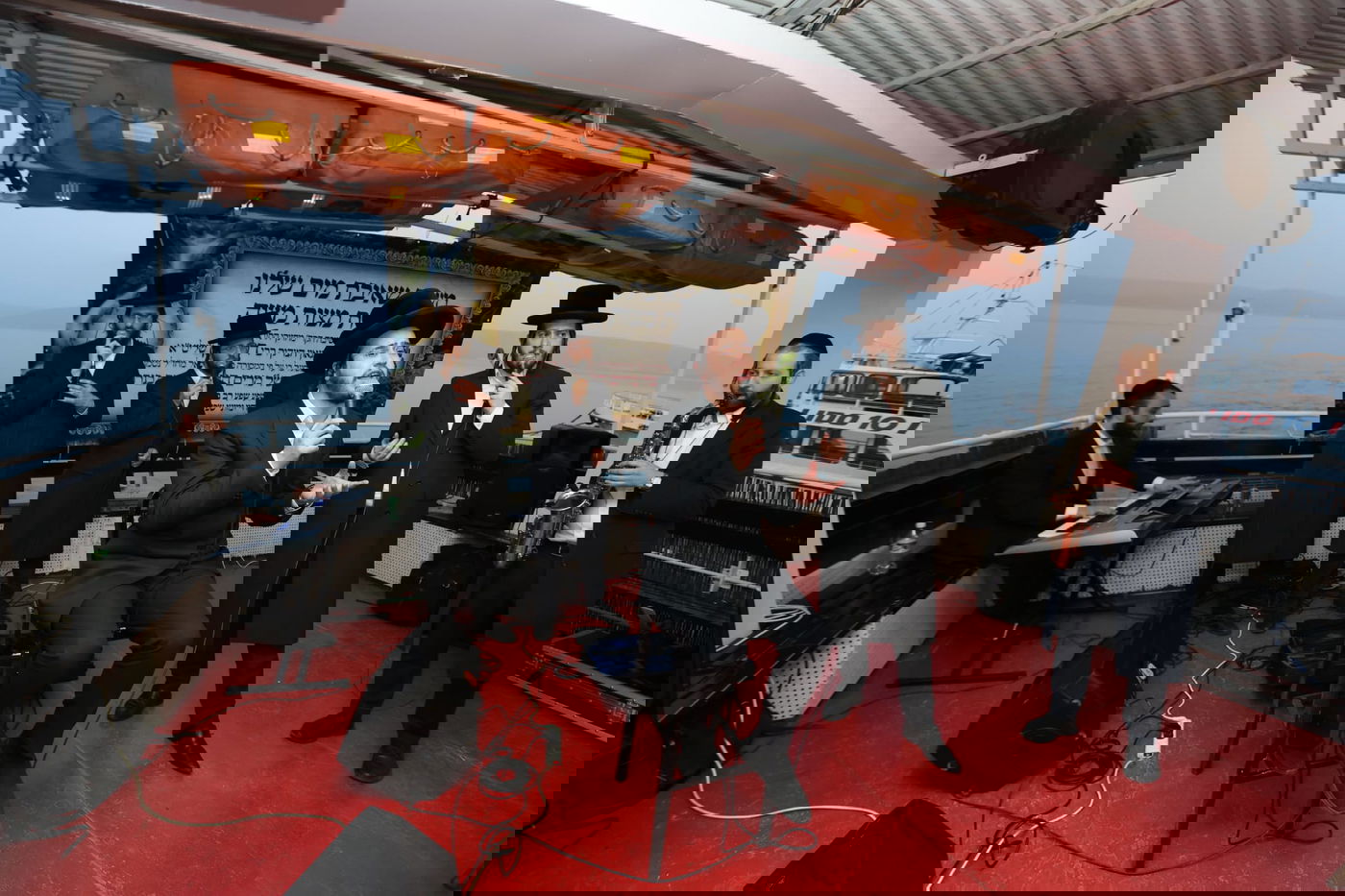 הגרש"ב סורוצקין באפיית מצות במעונו של הגר"ד קוק ותיעוד משאיבת "מים שלנו" ע"י הגר"ד קוק מהכנרת