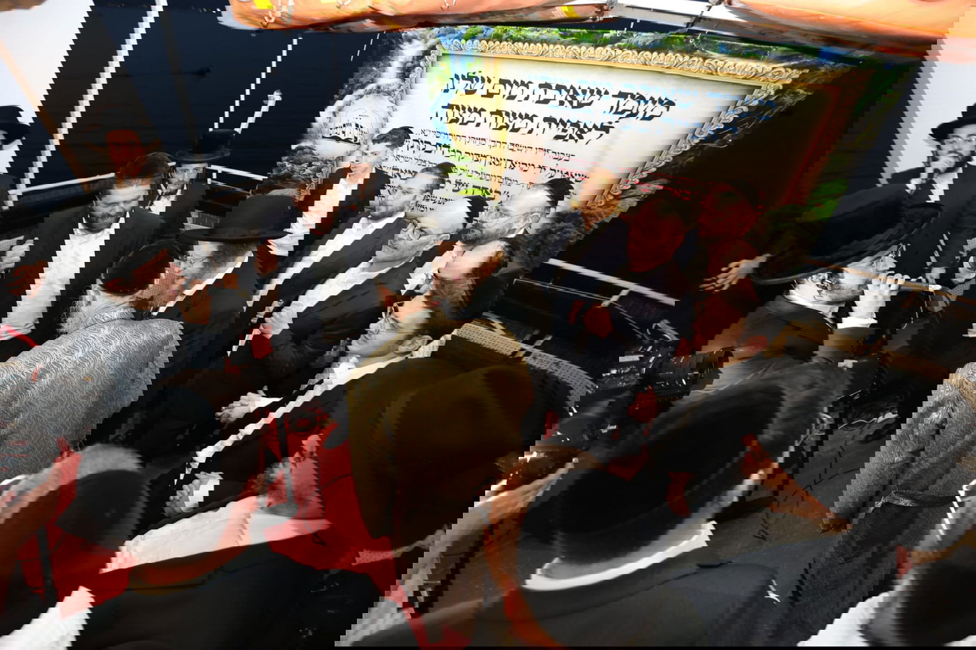 הגרש"ב סורוצקין באפיית מצות במעונו של הגר"ד קוק ותיעוד משאיבת "מים שלנו" ע"י הגר"ד קוק מהכנרת