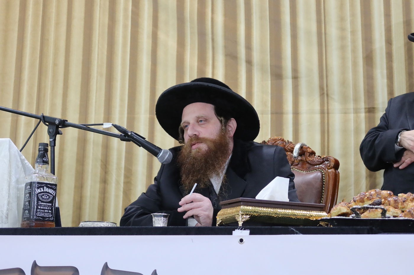 האדמו"ר מקריית גת הודיע על העתקת משכנו לבני ברק | תיעוד