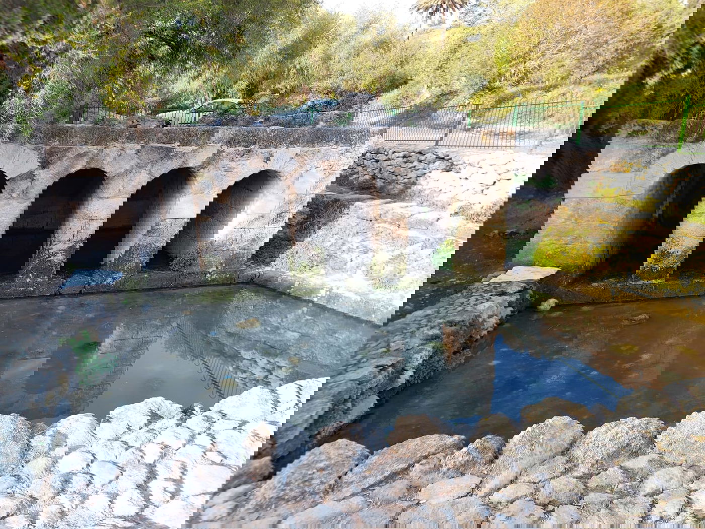 מעין בית הקשתות