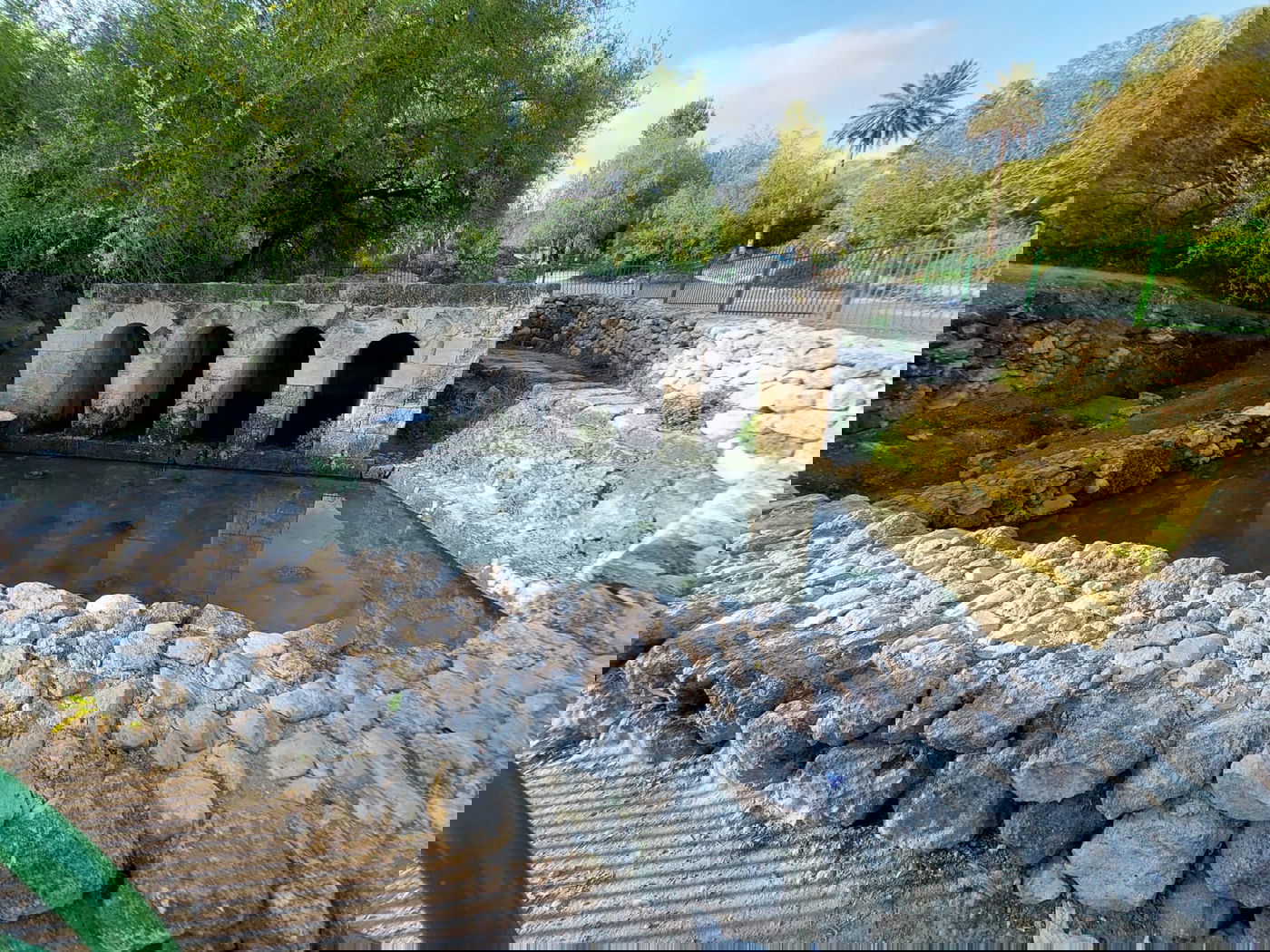 מעין בית הקשתות