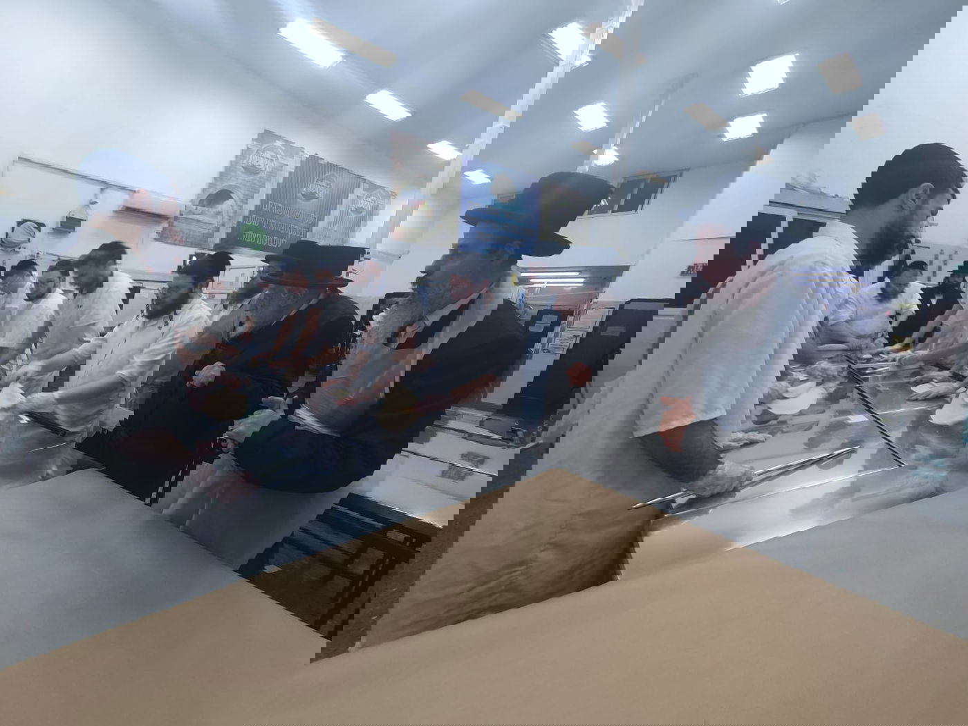 האדמו"ר מקופשניץ באפיית מצות 