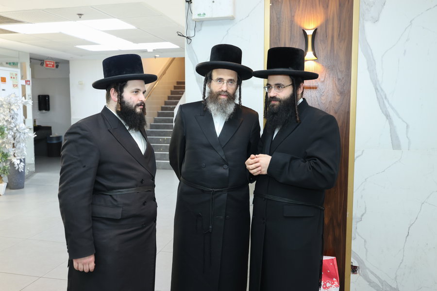 הרה"צ מערלוי בביקור בישיבת ערלוי בב"ב