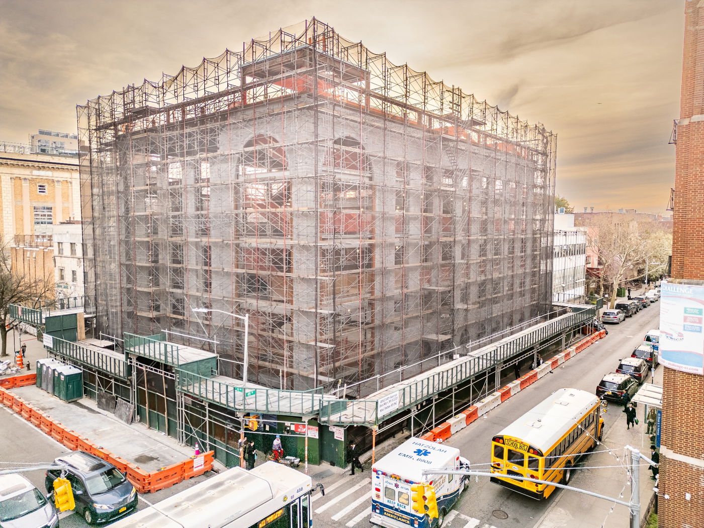 המבנה הענק ההולך ונשלם בימים אלו בלב ב"פ