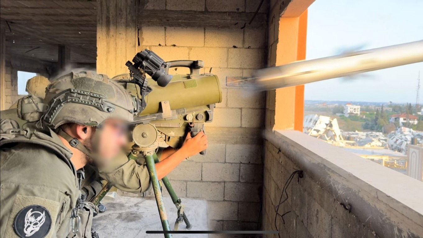 מטענים בכיתות לימוד בבית הספר 'אבראהים אלמקאדמה'