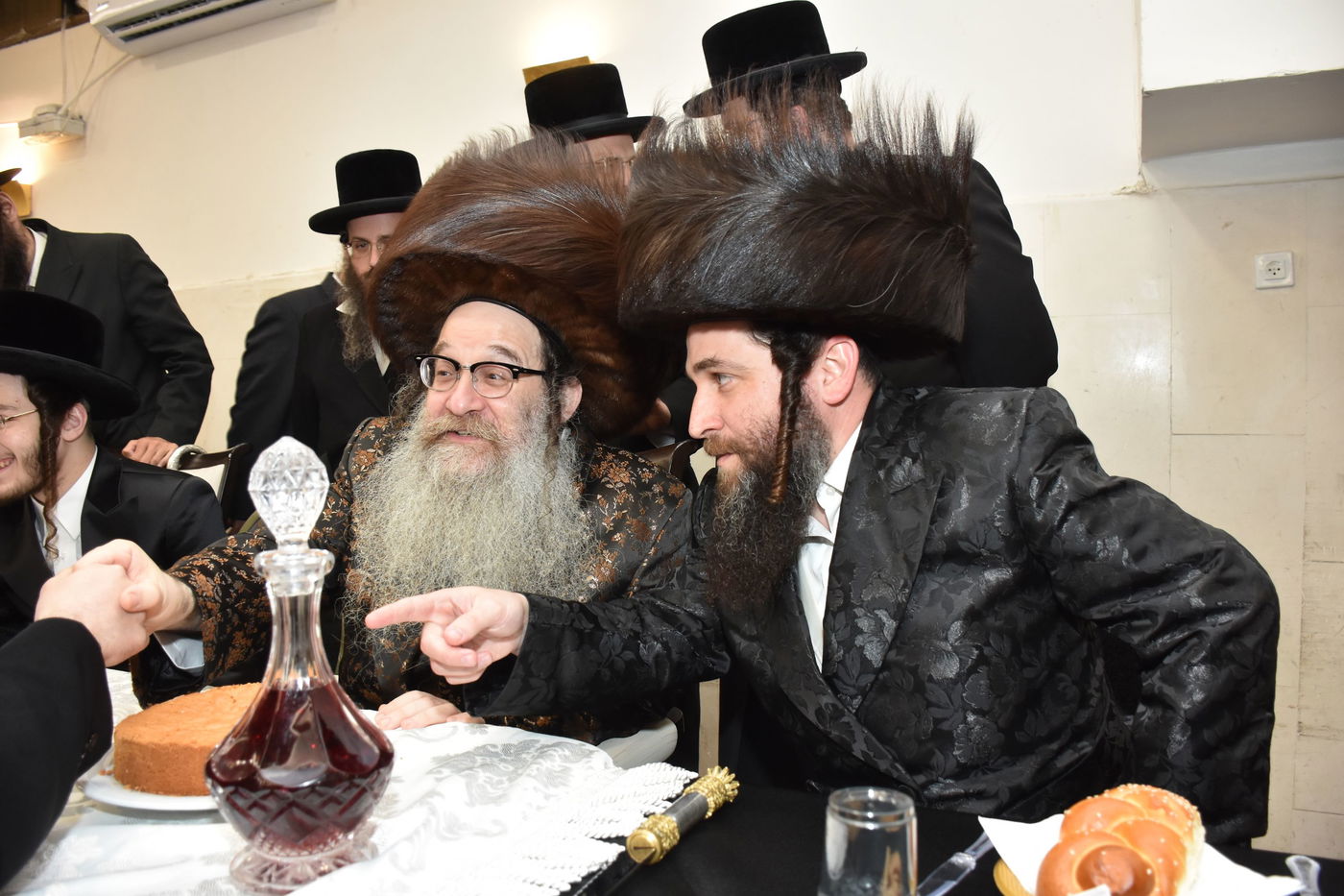 החתן הבנש"ק ענד שעון זהב שקיבל מהמחותן | תיעוד 