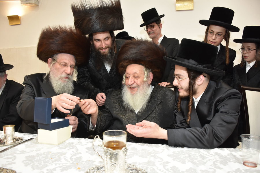 החתן הבנש"ק ענד שעון זהב שקיבל מהמחותן | תיעוד