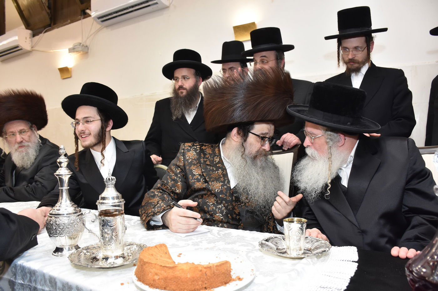 החתן הבנש"ק ענד שעון זהב שקיבל מהמחותן | תיעוד 