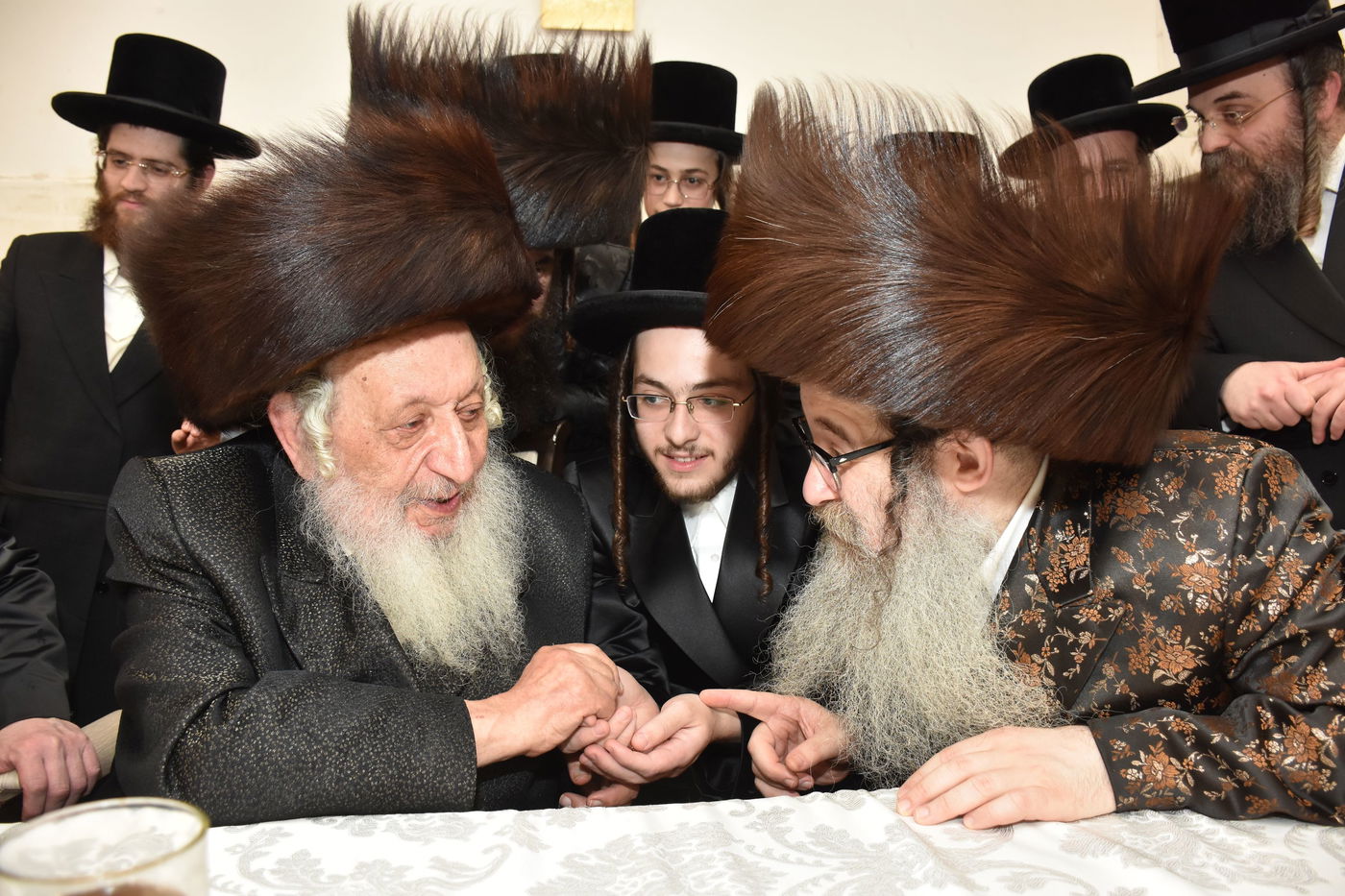 החתן הבנש"ק ענד שעון זהב שקיבל מהמחותן | תיעוד 