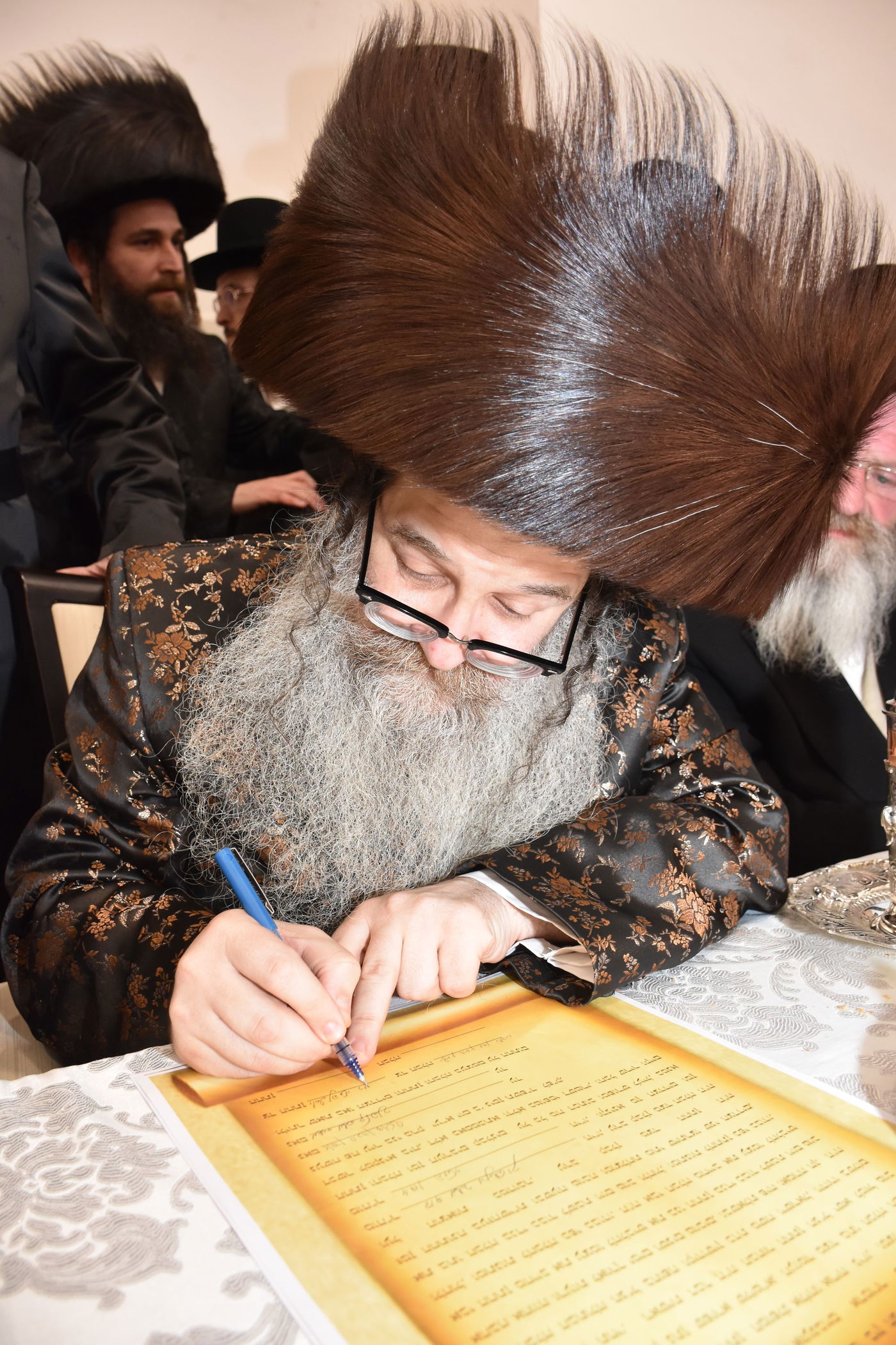 החתן הבנש"ק ענד שעון זהב שקיבל מהמחותן | תיעוד 