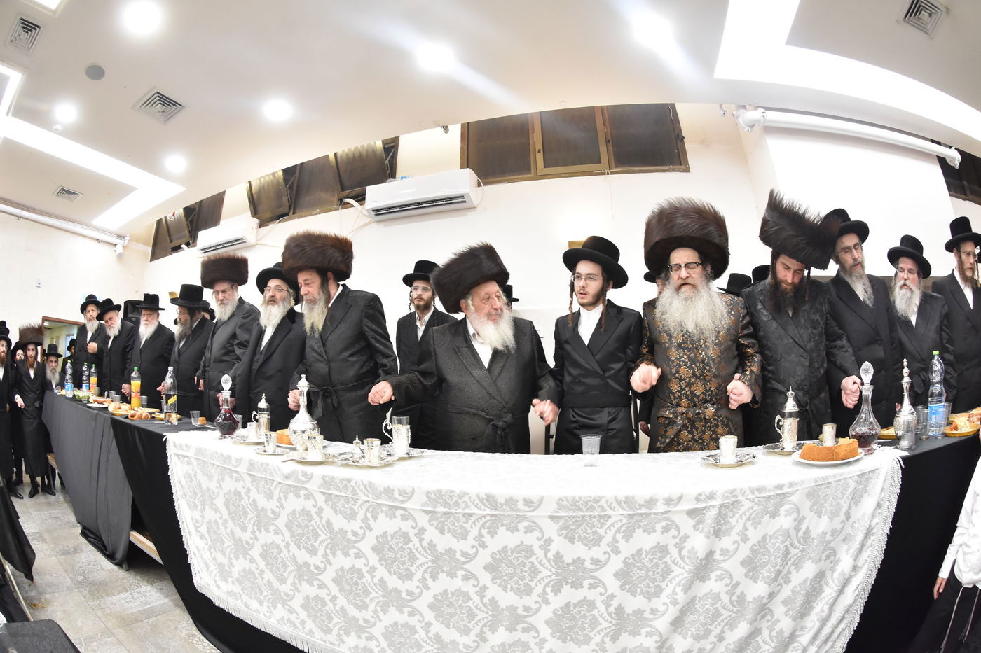 החתן הבנש"ק ענד שעון זהב שקיבל מהמחותן | תיעוד 