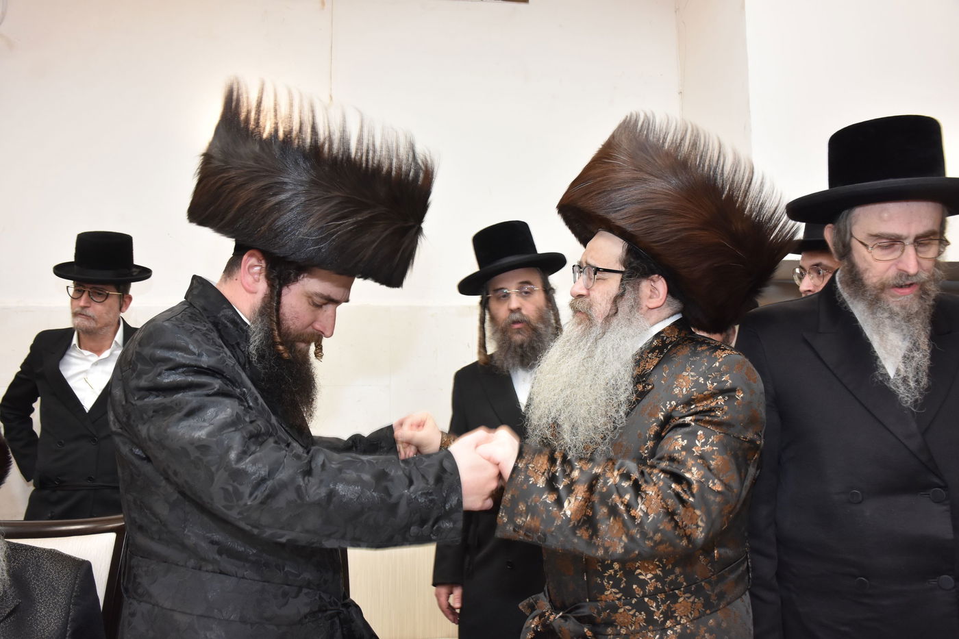 החתן הבנש"ק ענד שעון זהב שקיבל מהמחותן | תיעוד 