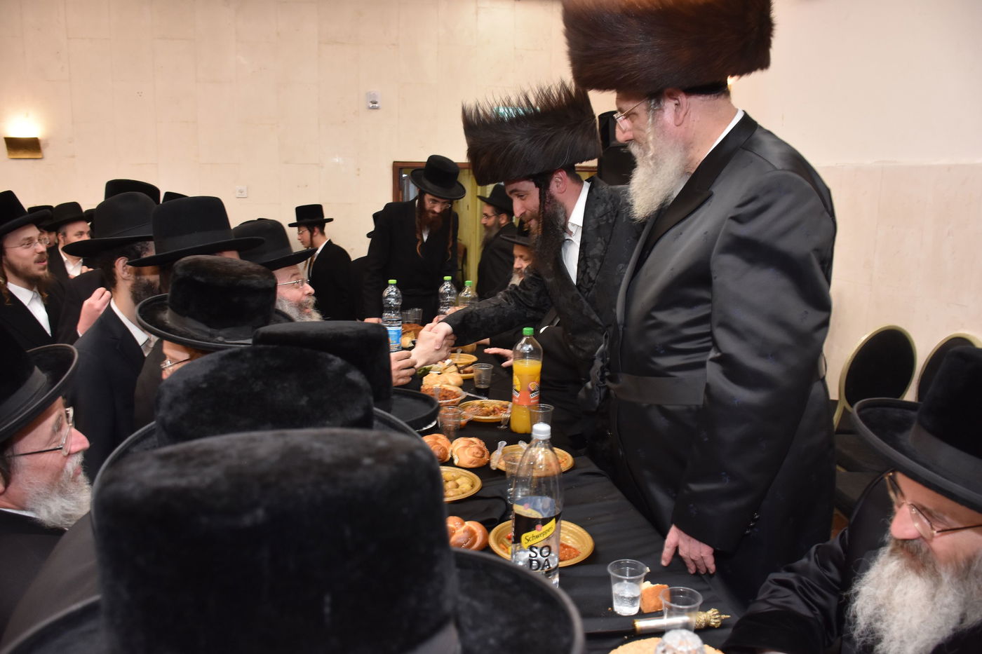 החתן הבנש"ק ענד שעון זהב שקיבל מהמחותן | תיעוד 