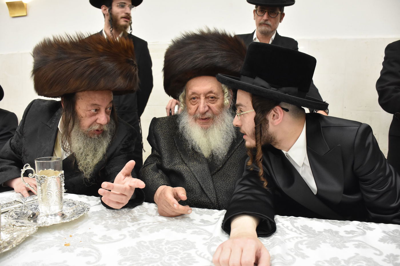 החתן הבנש"ק ענד שעון זהב שקיבל מהמחותן | תיעוד 